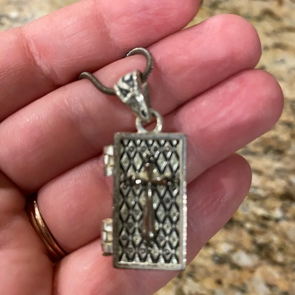 Prayer box pendant